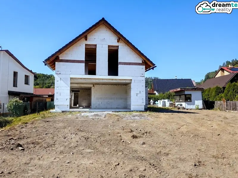 Prodej rodinného domu 276 m², pozemek 1147 m², Zubří – náhled fotky 1