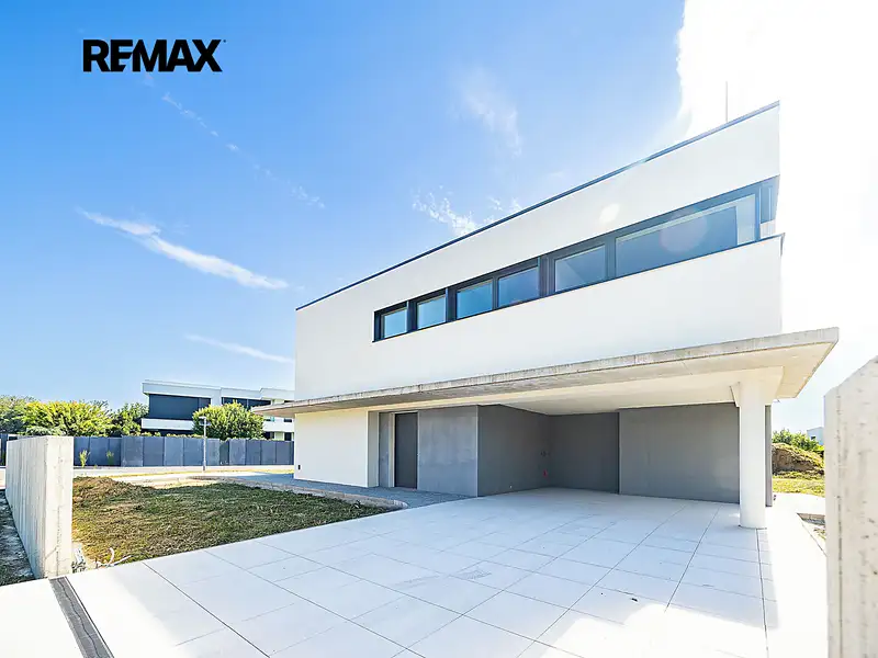 Prodej rodinného domu 206 m², pozemek 1232 m², Jesenice – náhled fotky 1