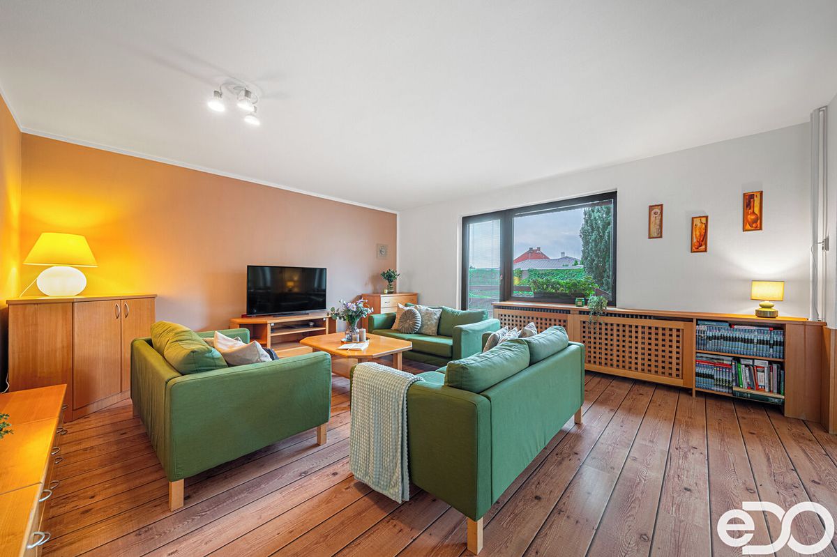 Prodej rodinného domu 141 m², pozemek 625 m² – fotografie 2