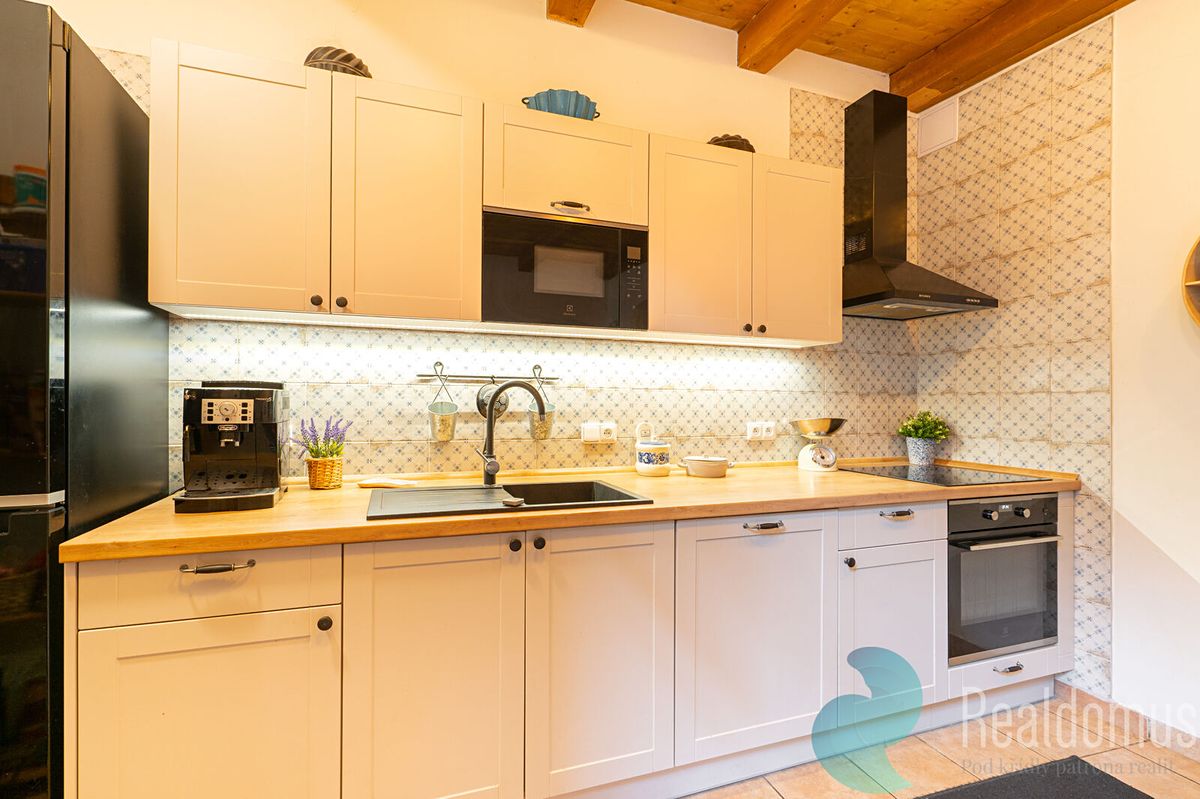 Prodej rodinného domu 295 m², pozemek 3066 m² – fotografie 3