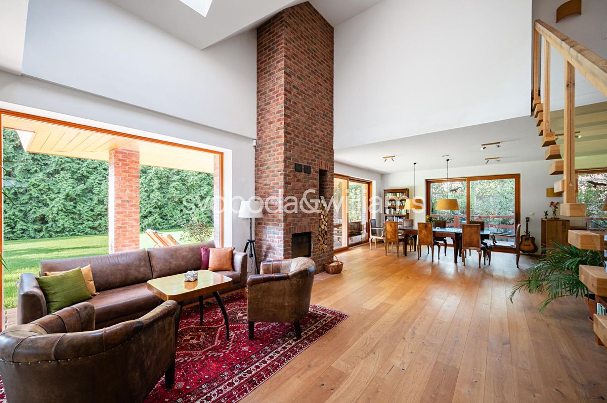 Pronájem rodinného domu 240 m², pozemek 777 m² – fotografie 3