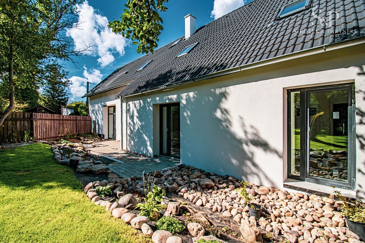 Prodej rodinného domu 260 m², pozemek 365 m² – fotografie 2