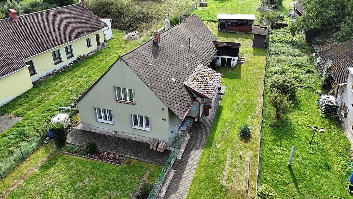 Prodej rodinného domu 100 m², pozemek 1428 m² – fotografie 2