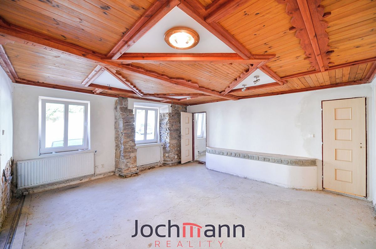Prodej rodinného domu 310 m², pozemek 377 m² – fotografie 2
