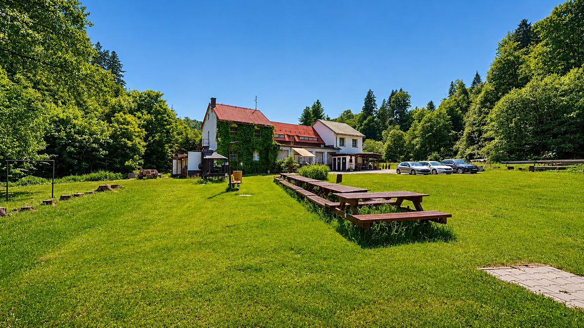 Prodej stavebního pozemku 4122 m² – fotografie 2