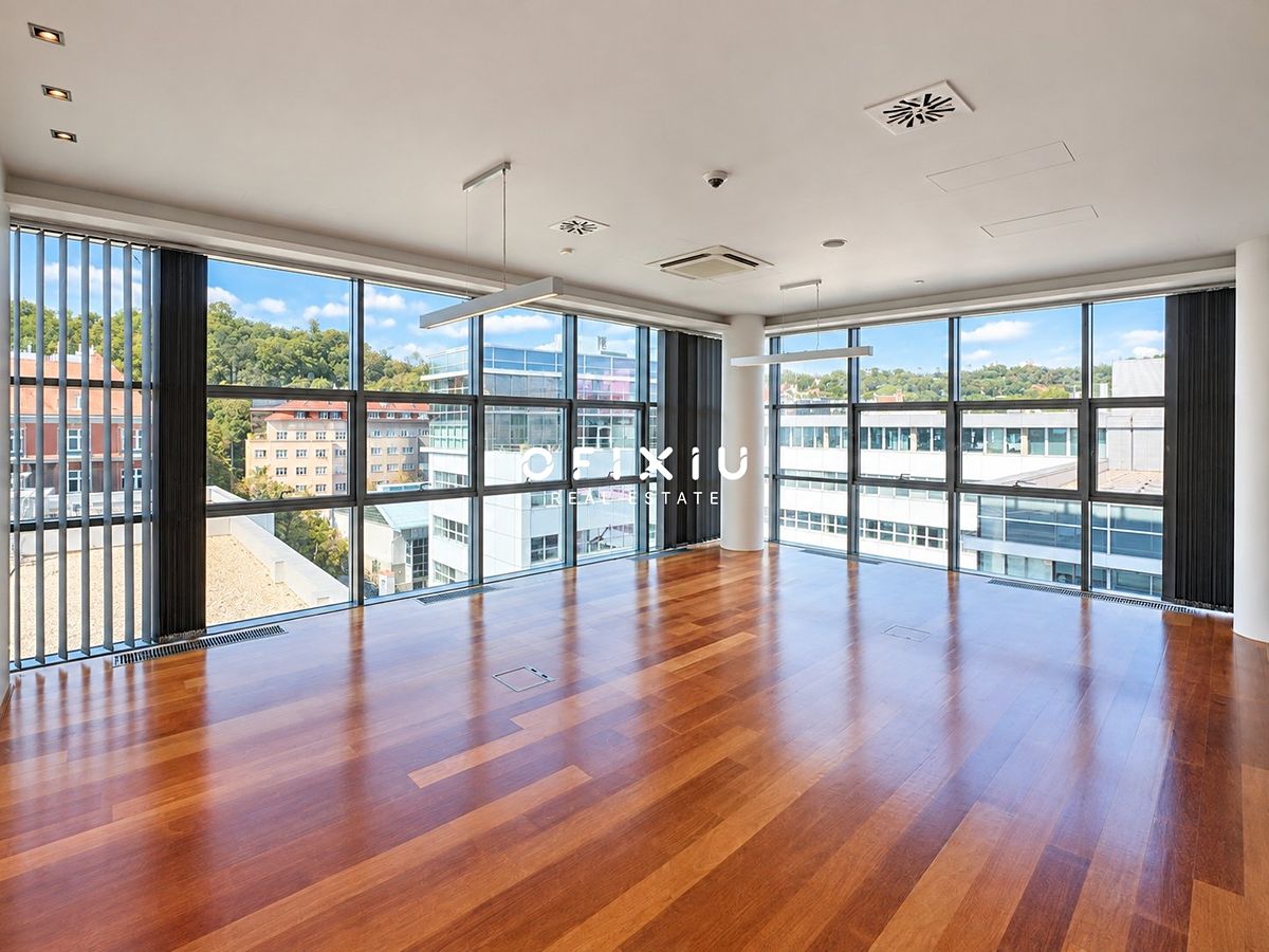 Pronájem kanceláře 750 m²