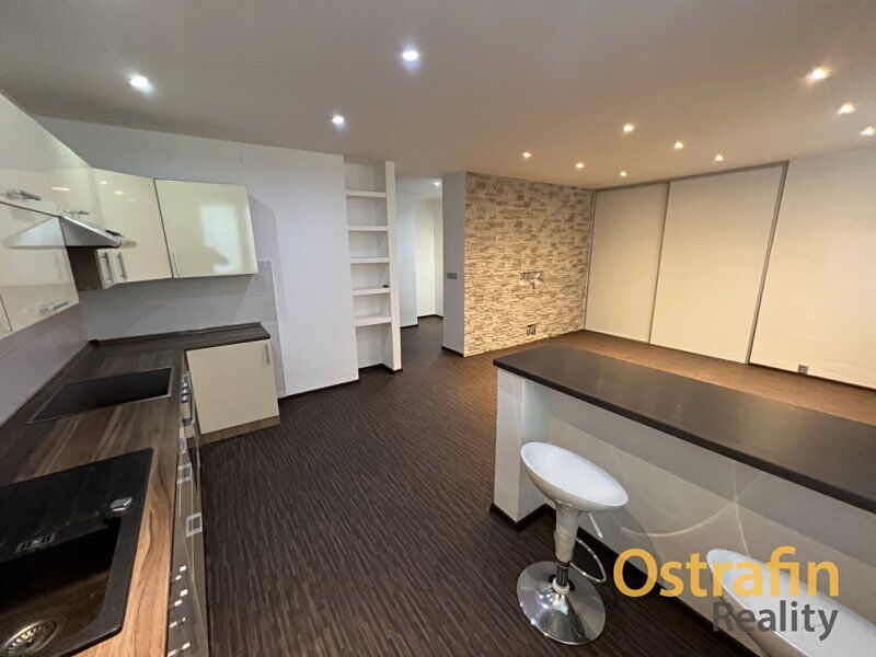 Pronájem bytu 2+kk 56 m² – fotografie 3