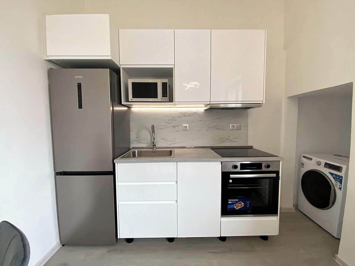 Pronájem bytu 2+kk 37 m² – fotografie 3