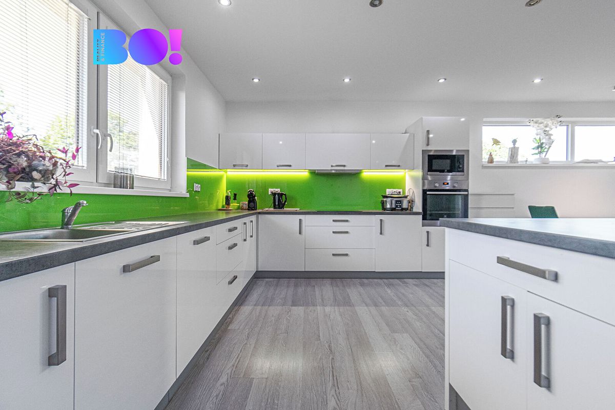 Prodej rodinného domu 235 m², pozemek 206 m² – fotografie 2