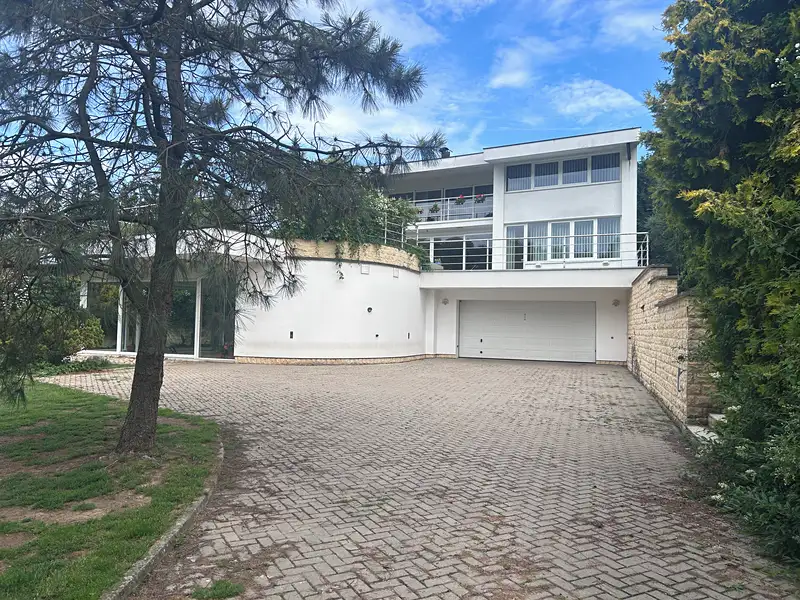 Dražba rodinného domu 950 m², pozemek 2429 m², Zlín – náhled fotky 1