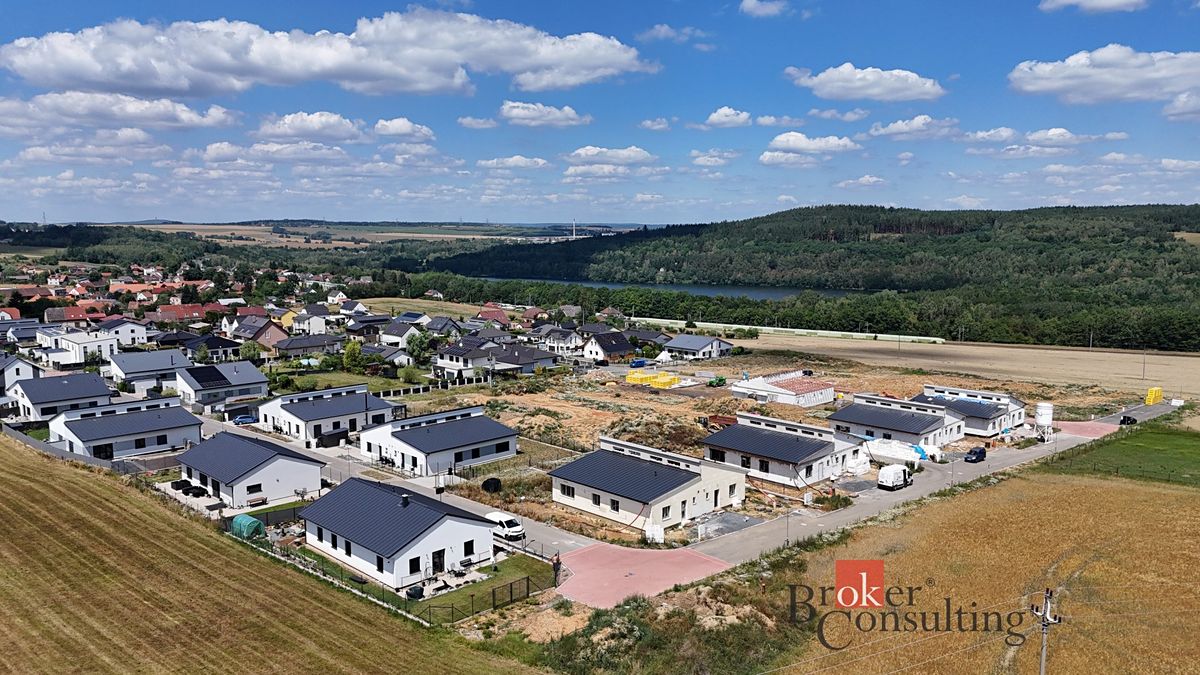 Prodej rodinného domu 100 m², pozemek 472 m² – fotografie 2