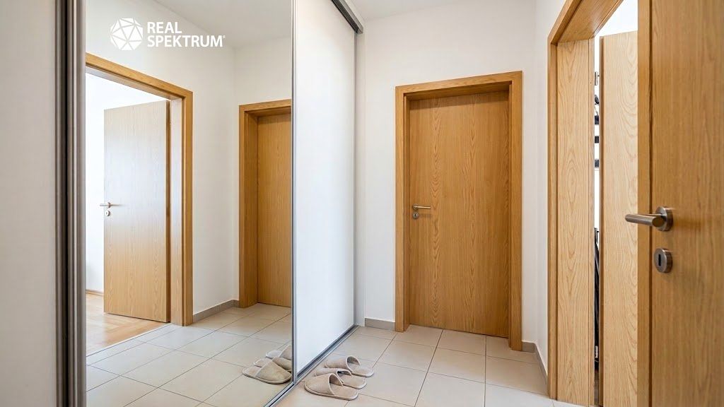 Pronájem bytu 1+kk 38 m² – fotografie 3