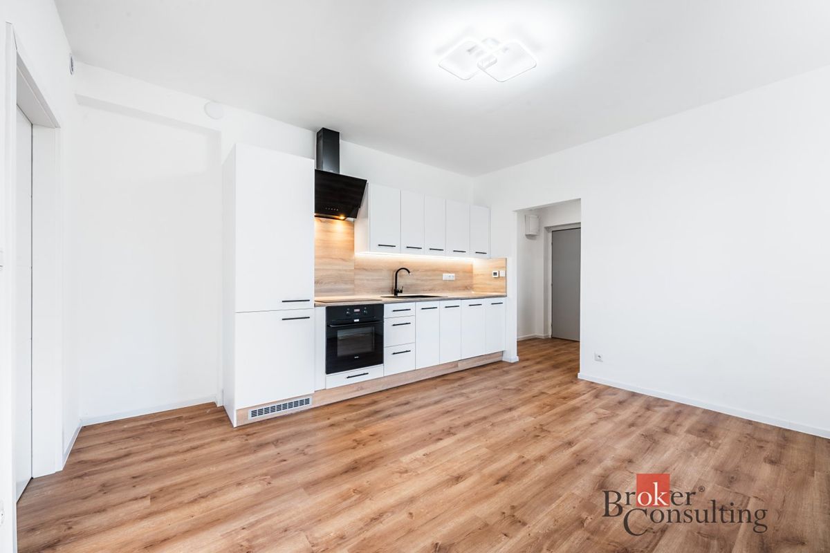 Pronájem bytu 2+kk 37 m² – fotografie 3