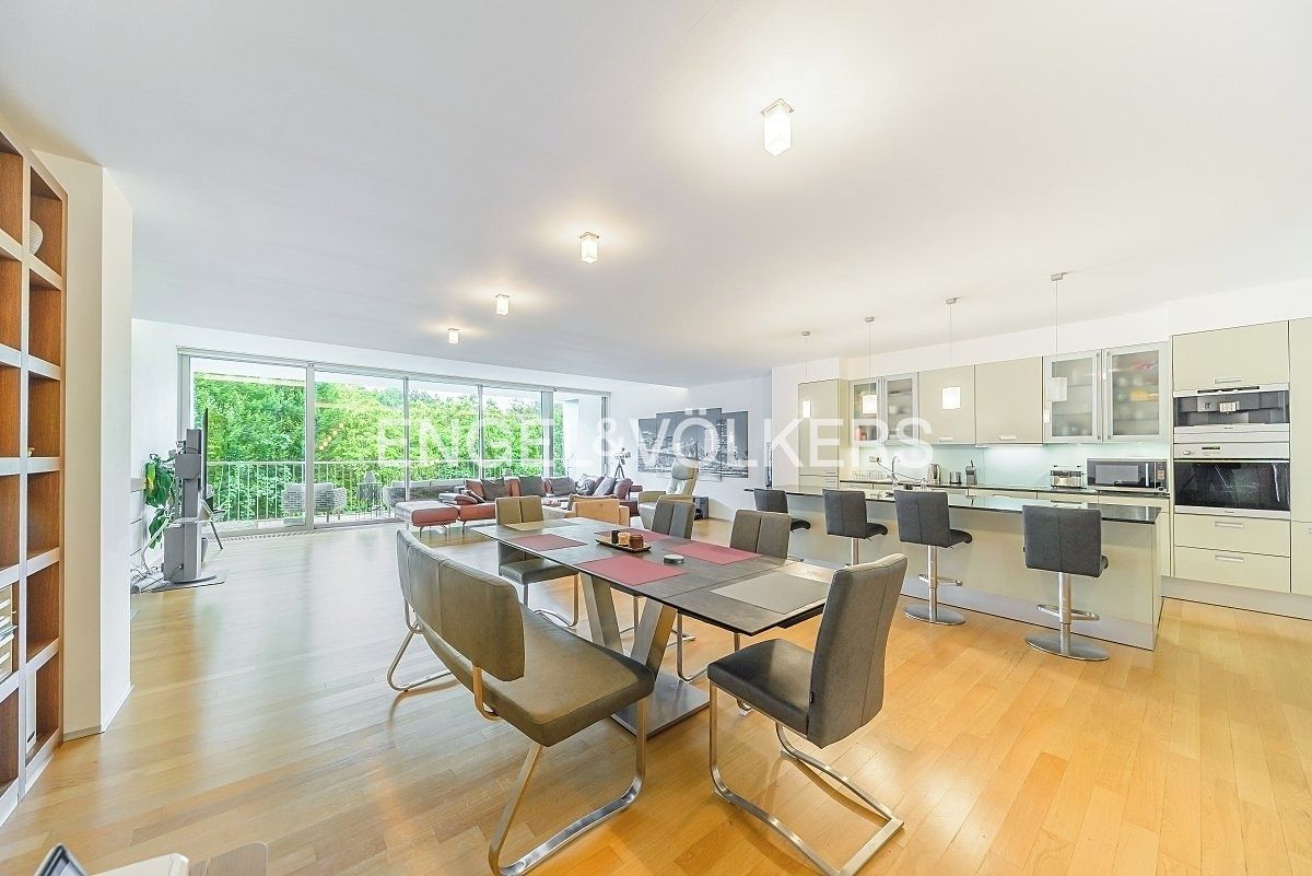 Pronájem bytu 4+kk 180 m² – fotografie 2