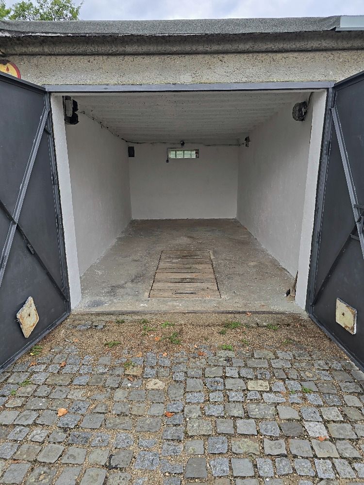 Pronájem garáže 16 m² – fotografie 2