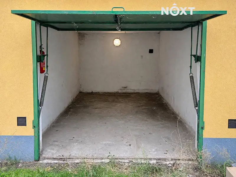 Prodej garáže 16 m², Praha – náhled fotky 1