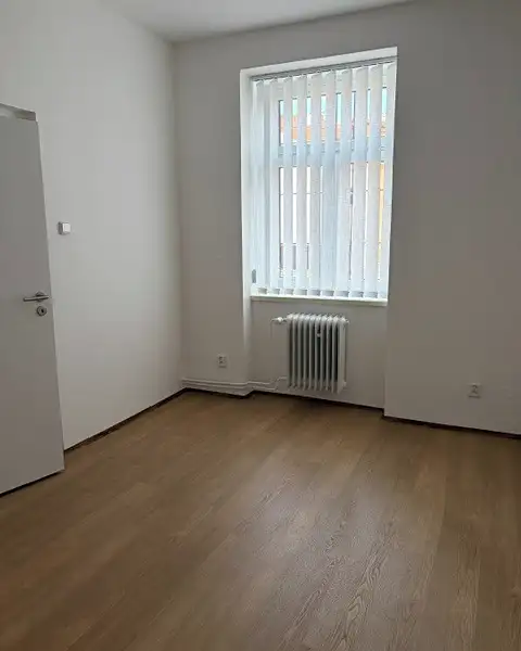 Pronájem kanceláře 98 m², Praha – náhled fotky 2