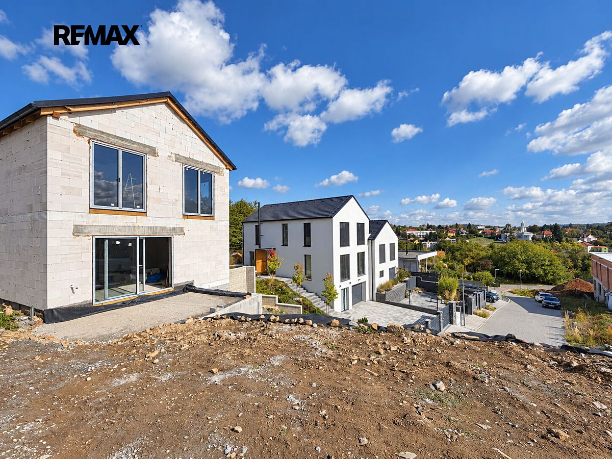 Prodej rodinného domu 199 m², pozemek 844 m² – fotografie 2