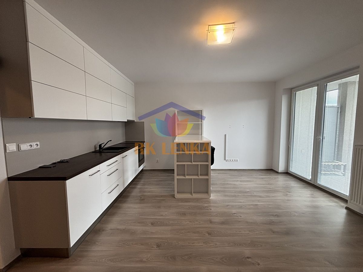 Pronájem bytu 1+kk 30 m² – fotografie 4