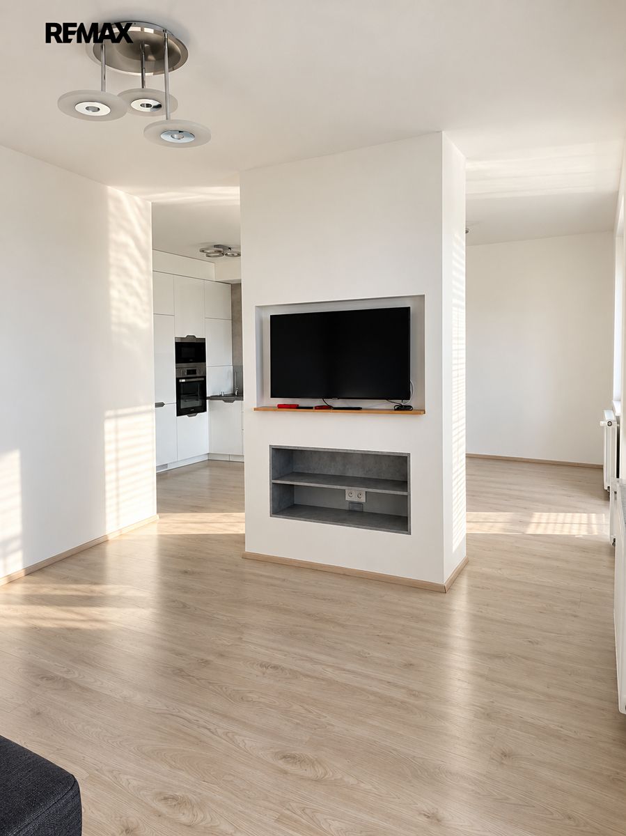 Pronájem bytu 4+kk 93 m² – fotografie 3