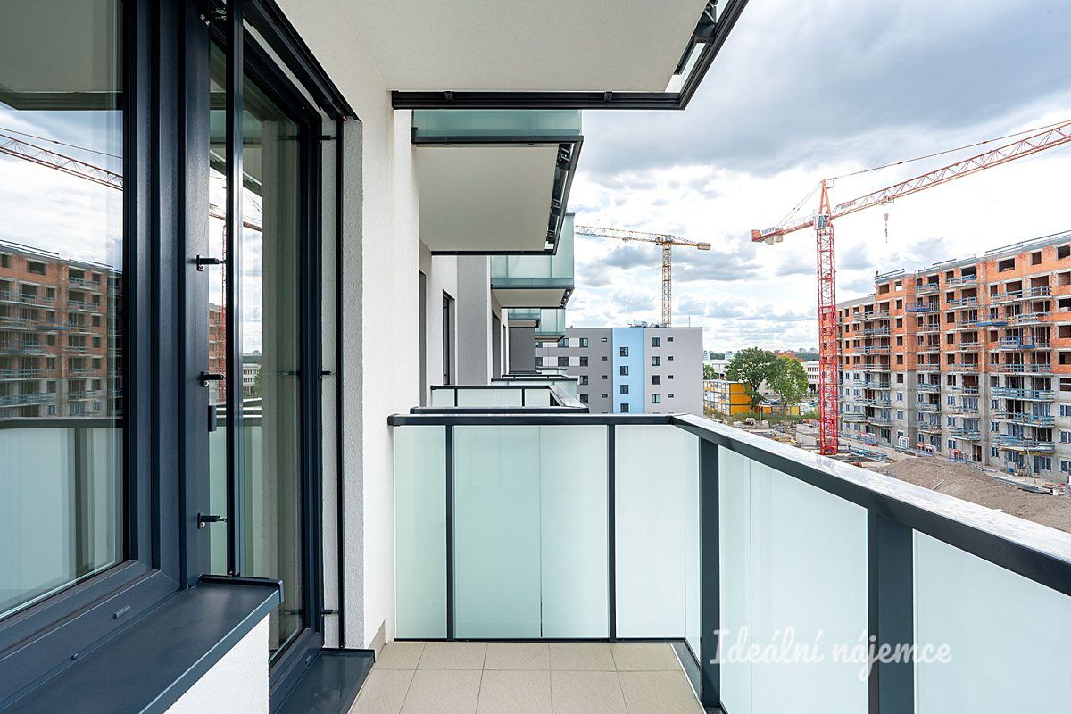 Pronájem bytu 1+kk 32 m² – fotografie 2