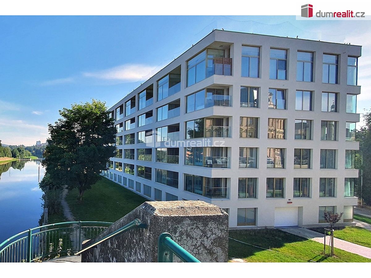 Pronájem bytu 3+kk 88 m²