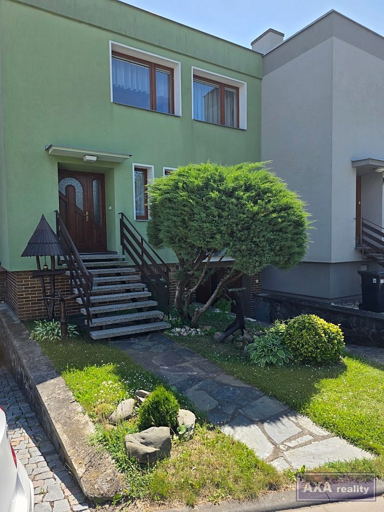 Prodej rodinného domu 200 m², pozemek 391 m² – fotografie 2