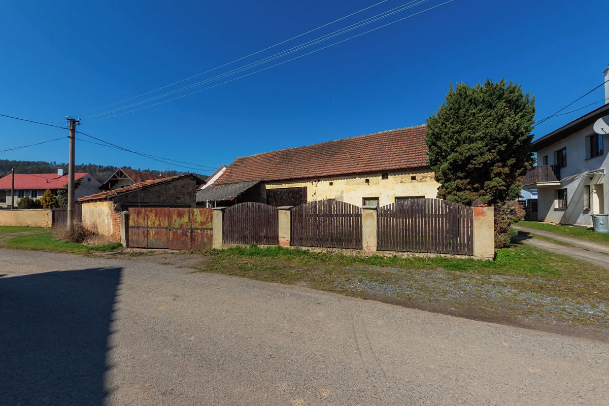 Prodej vícegeneračního domu 552 m², pozemek 608 m² – fotografie 2