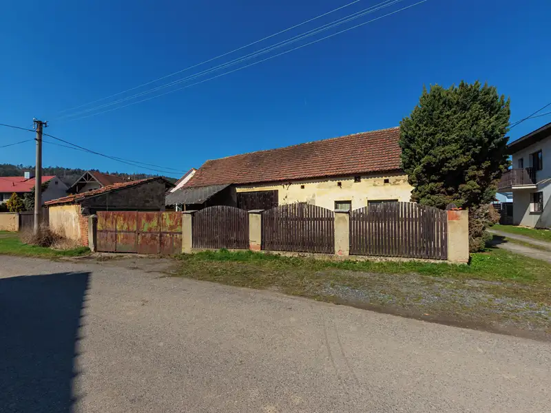 Prodej vícegeneračního domu 552 m², pozemek 608 m², Nový Knín – náhled fotky 2