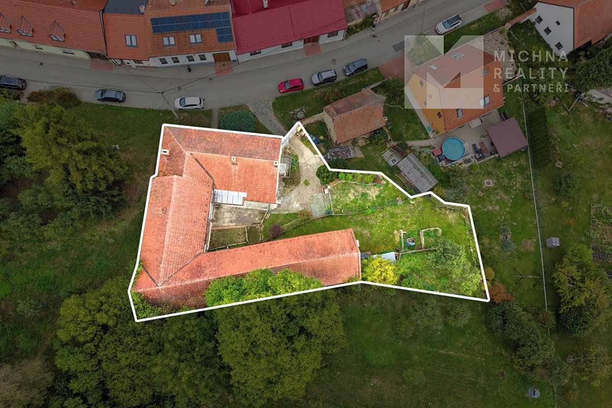 Prodej rodinného domu 181 m², pozemek 912 m² – fotografie 2