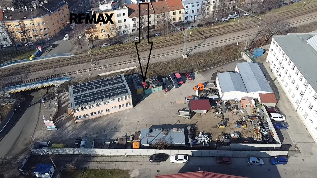 Prodej komerční nemovitosti 2369 m²