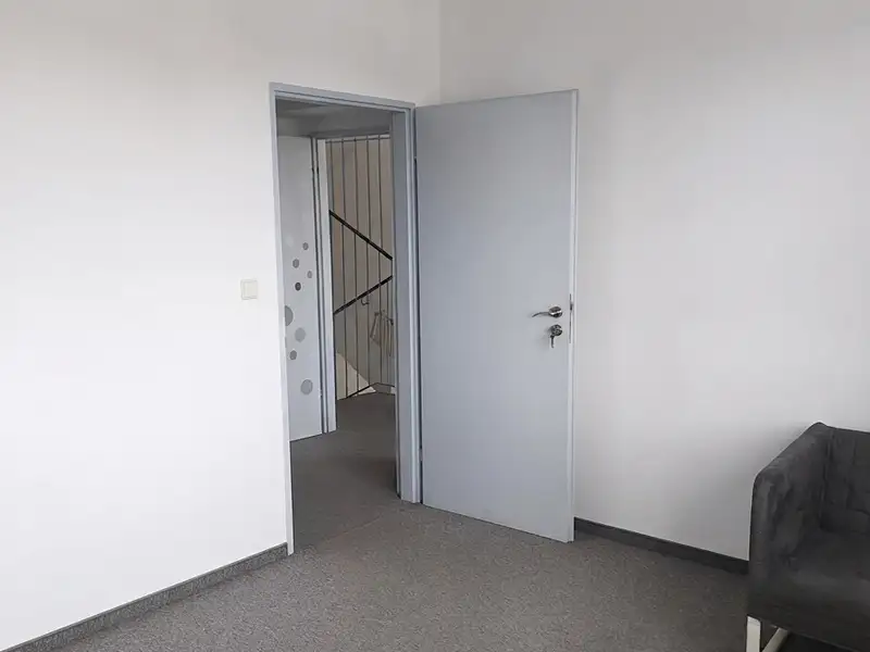 Pronájem kanceláře 22 m², Nové Strašecí – náhled fotky 2
