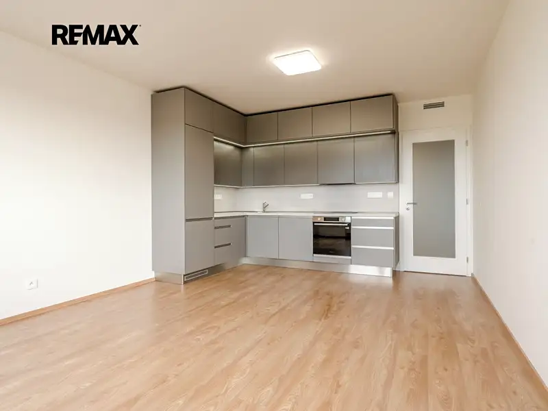 Pronájem bytu 2+kk 58 m², Praha – náhled fotky 1
