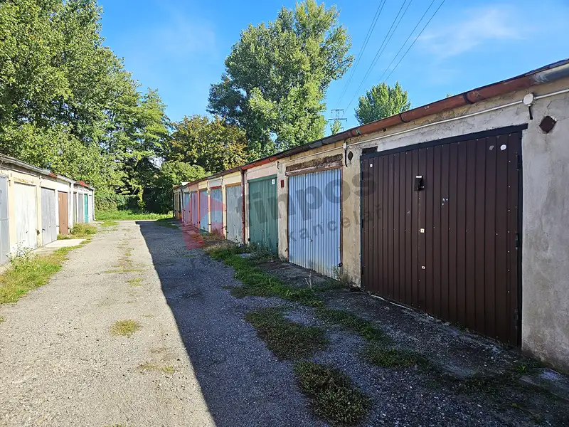 Prodej garáže 18 m², Mělník – náhled fotky 1