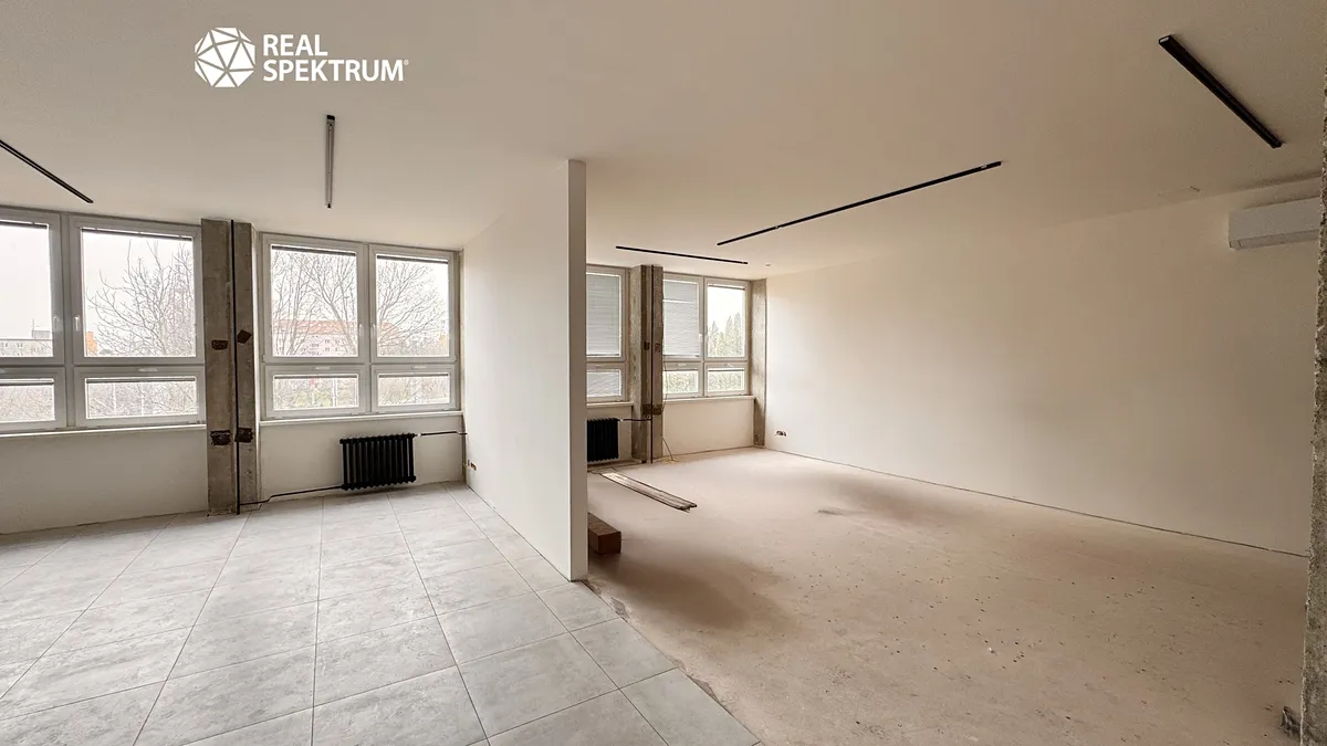 Pronájem kanceláře 473 m²