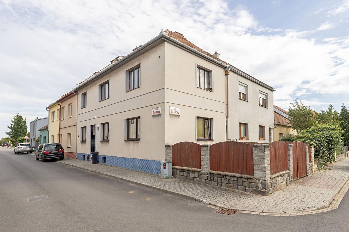 Prodej rodinného domu 218 m², pozemek 122 m²
