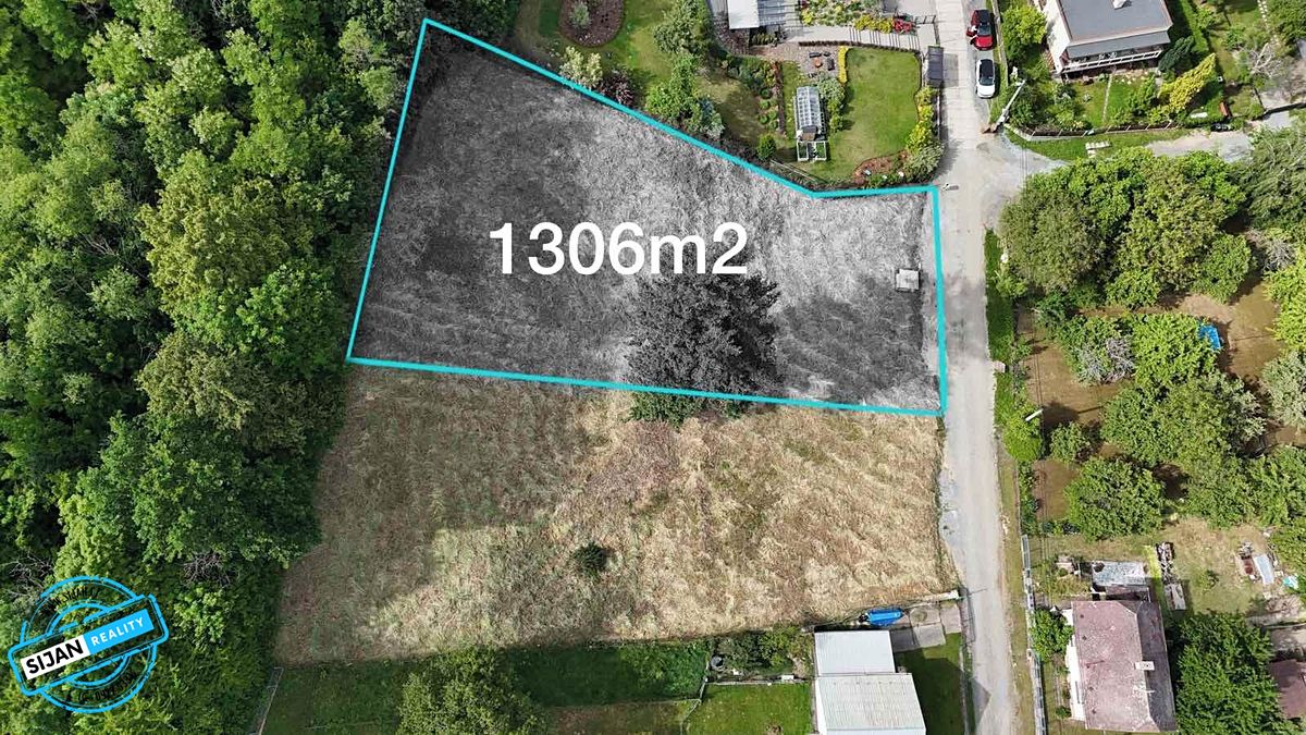 Prodej stavebního pozemku 1306 m² – fotografie 2
