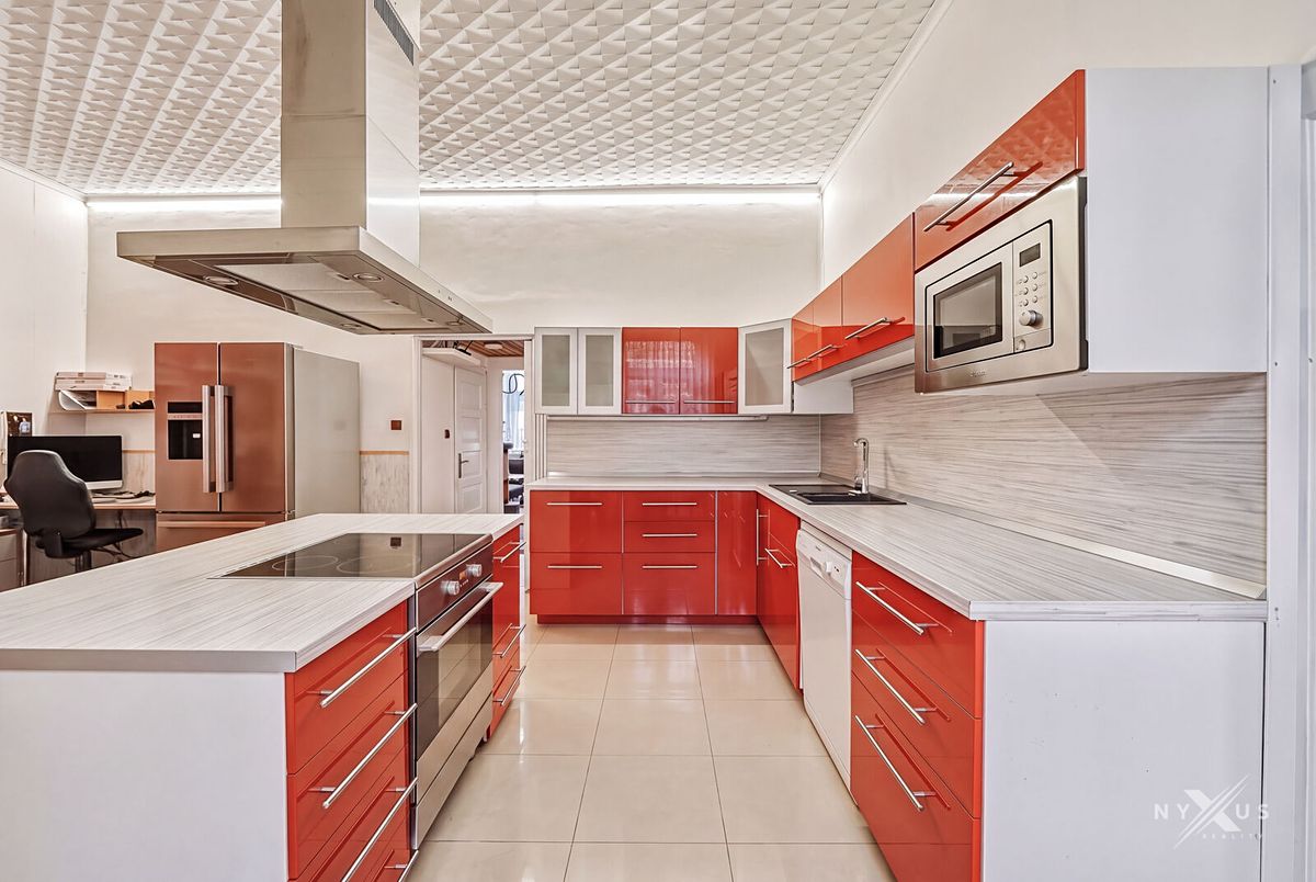 Prodej vícegeneračního domu 932 m², pozemek 1353 m² – fotografie 2