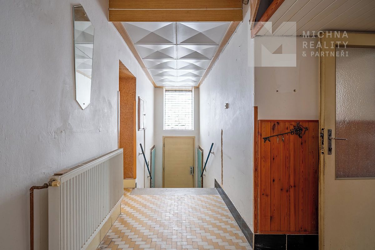 Prodej rodinného domu 181 m², pozemek 912 m² – fotografie 3
