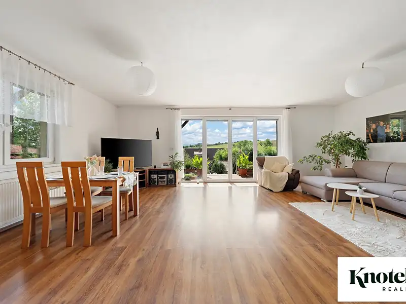 Prodej rodinného domu 168 m², pozemek 2652 m², Hoštice – náhled fotky 1