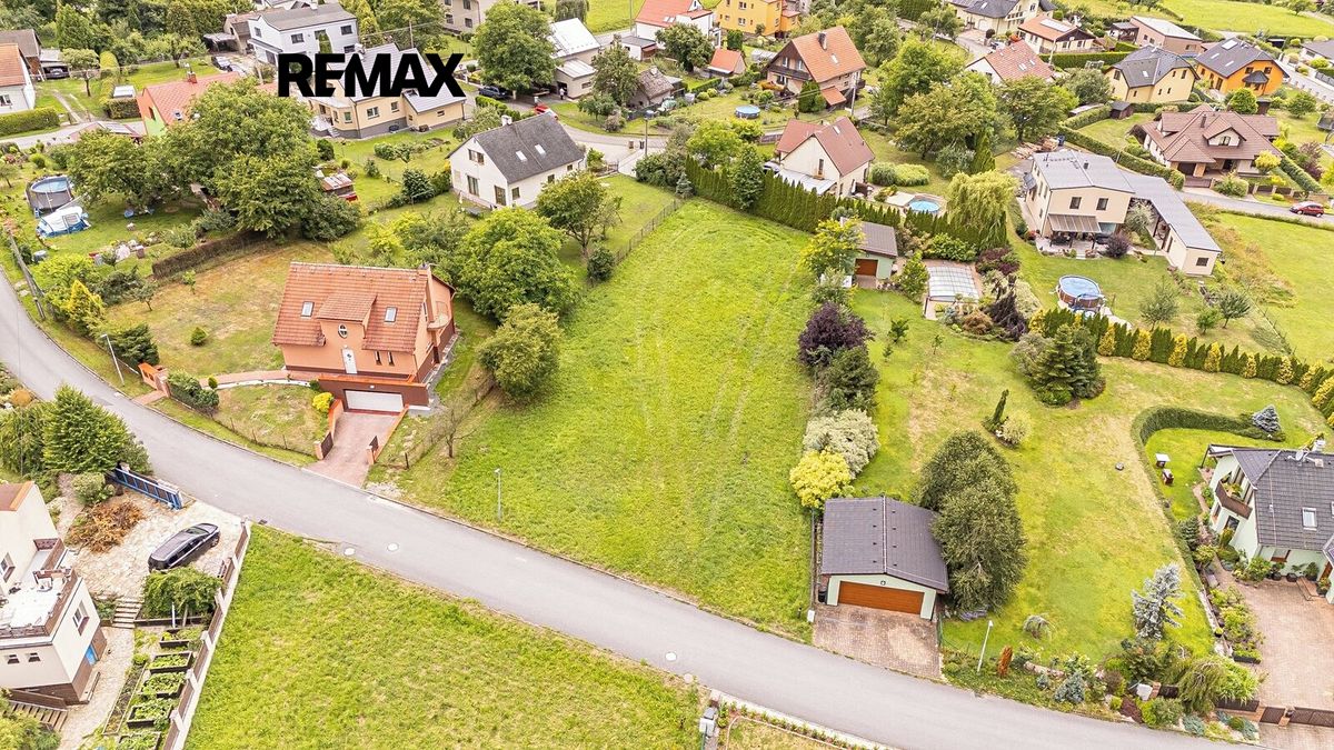 Prodej stavebního pozemku 1376 m² – fotografie 2