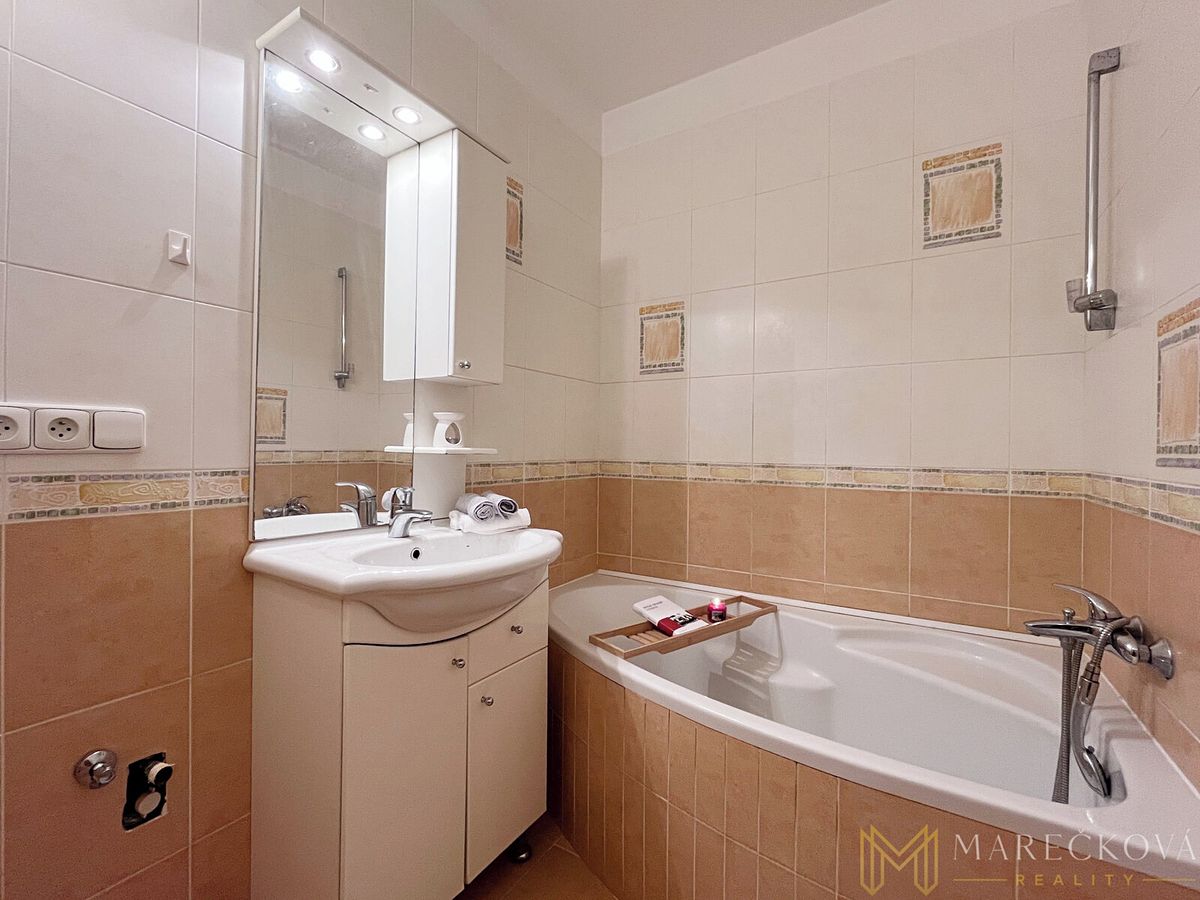 Pronájem bytu 2+1 62 m² – fotografie 3