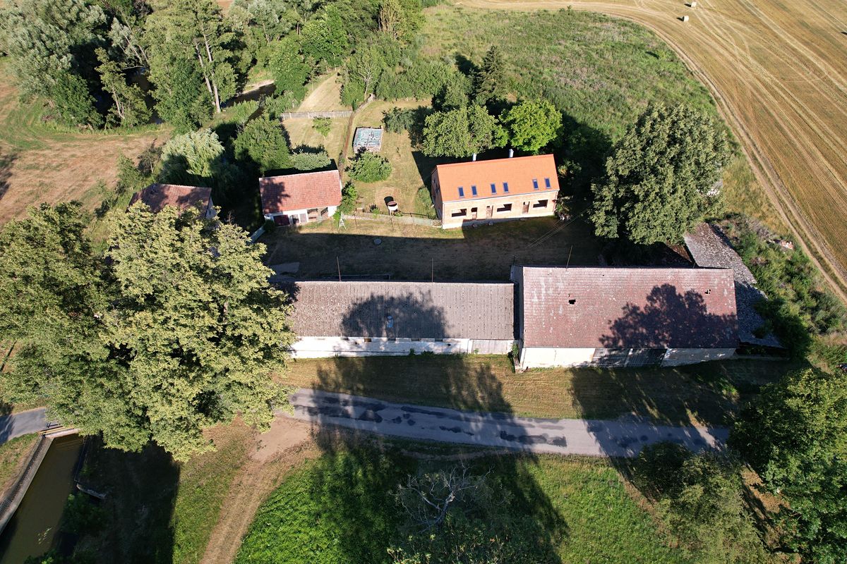Prodej komerční nemovitosti 1500 m² – fotografie 3