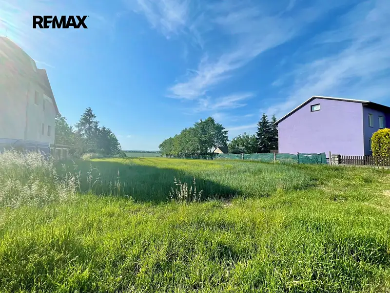 Prodej stavebního pozemku 678 m², Přáslavice – náhled fotky 1