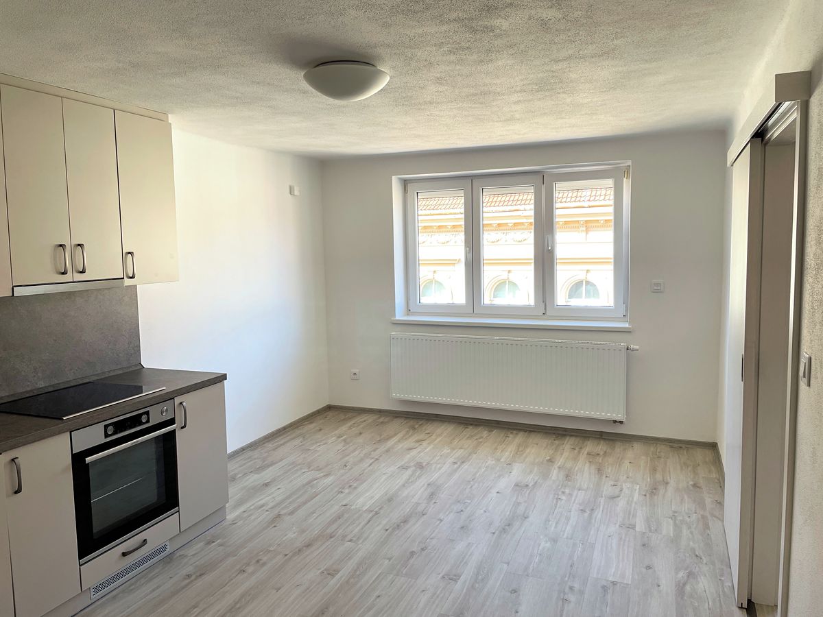 Pronájem bytu 2+kk 37 m² – fotografie 2