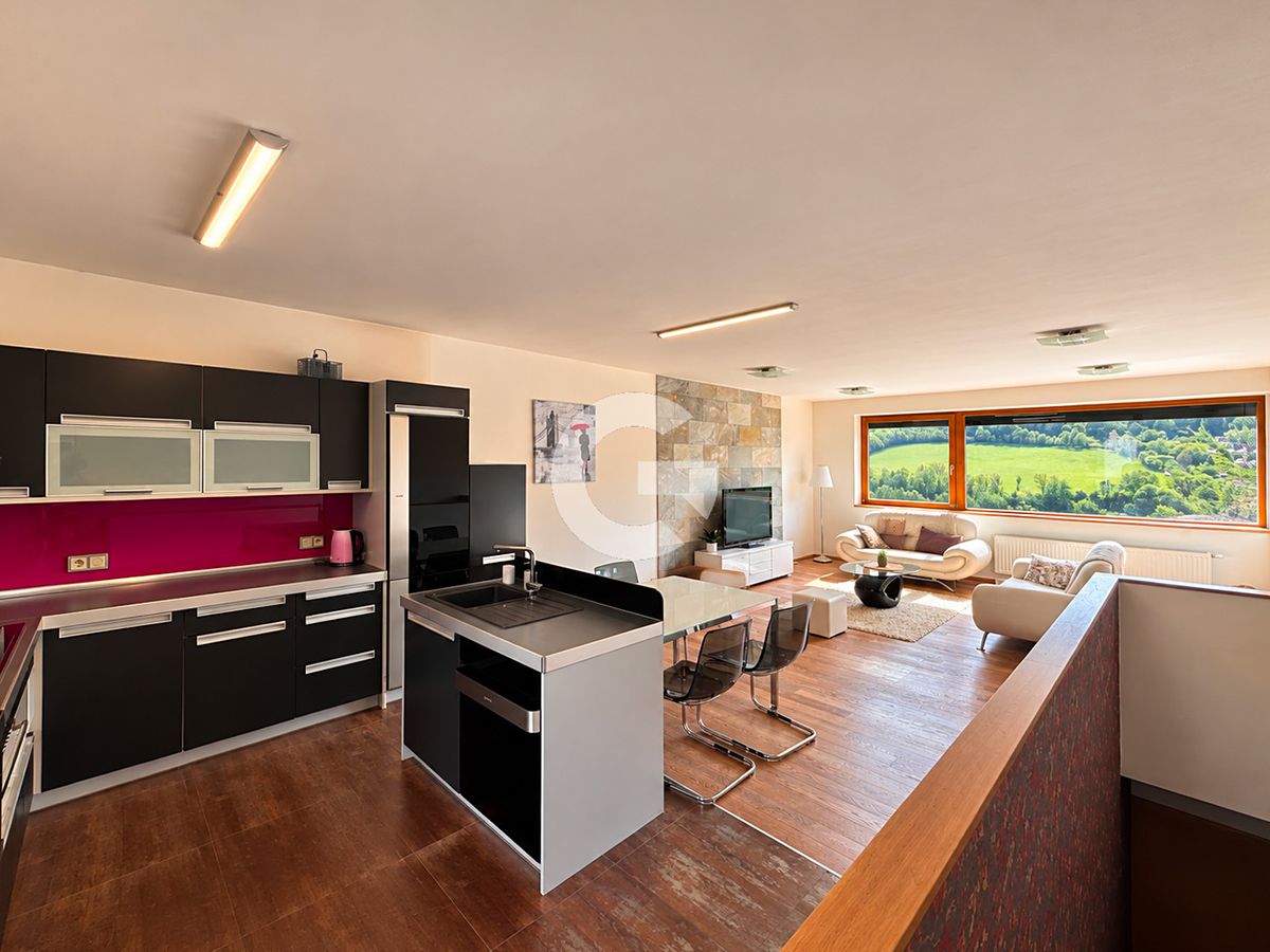 Pronájem rodinného domu 167 m², pozemek 55 m² – fotografie 2