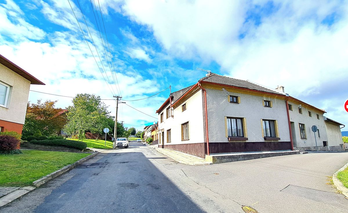 Prodej rodinného domu 300 m², pozemek 1830 m², Racková – fotka 1 z 3