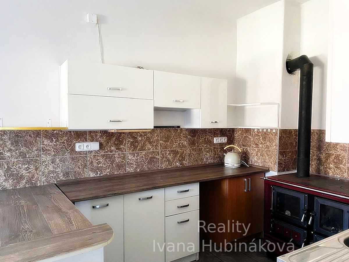 Prodej rodinného domu 98 m², pozemek 748 m² – fotografie 2