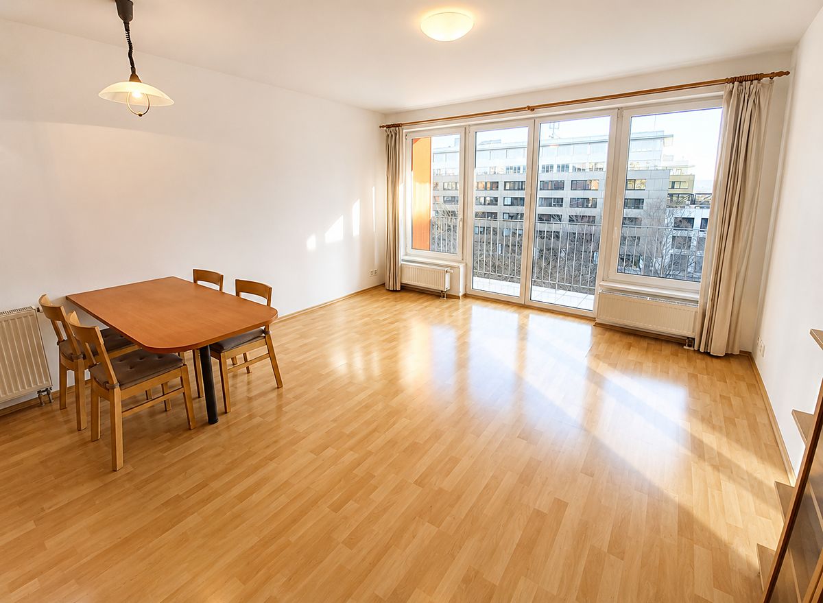 Pronájem bytu 2+kk 71 m² – fotografie 3