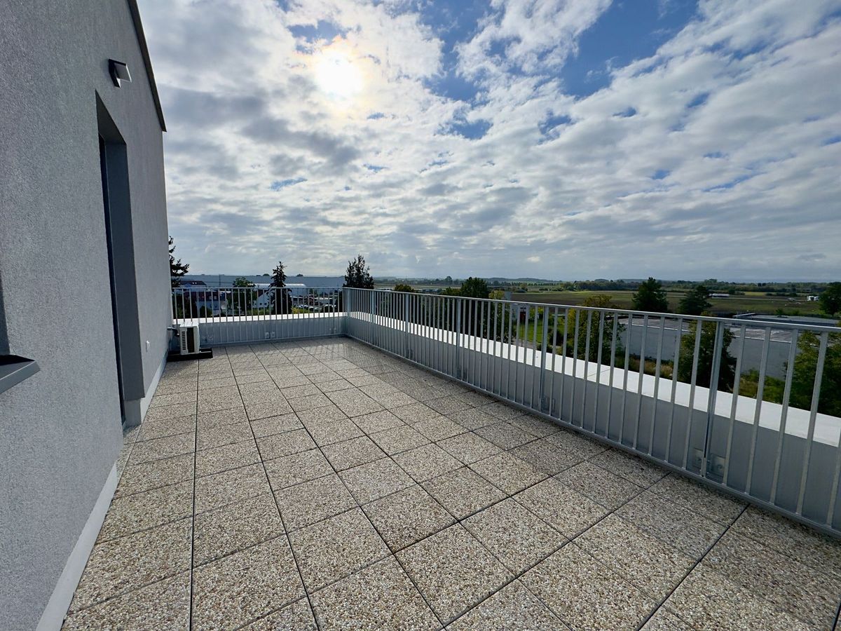 Pronájem bytu 2+kk 75 m² – fotografie 4